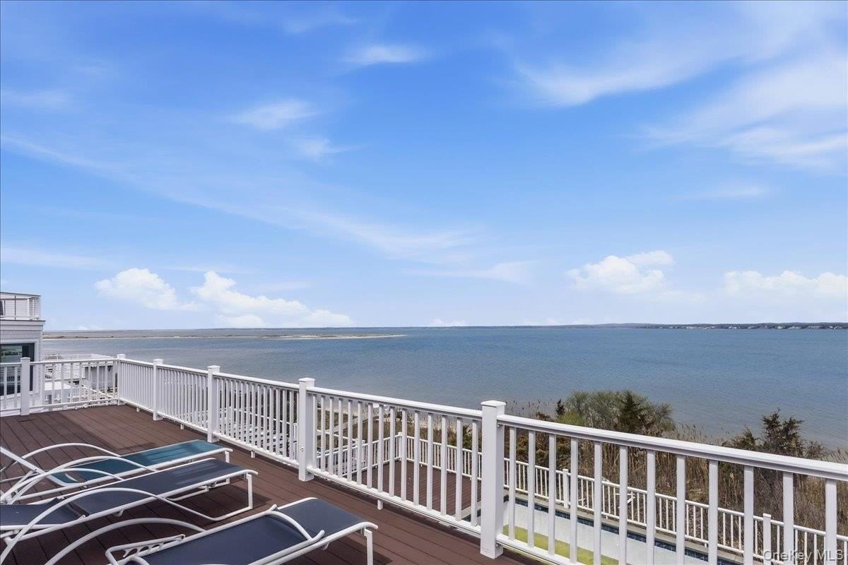 672 Dune Rd - Photo 3 of 38