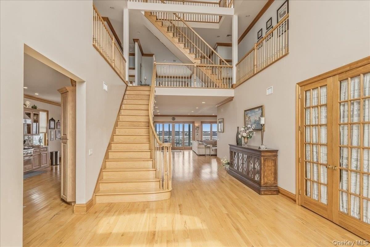 672 Dune Rd - Photo 5 of 38