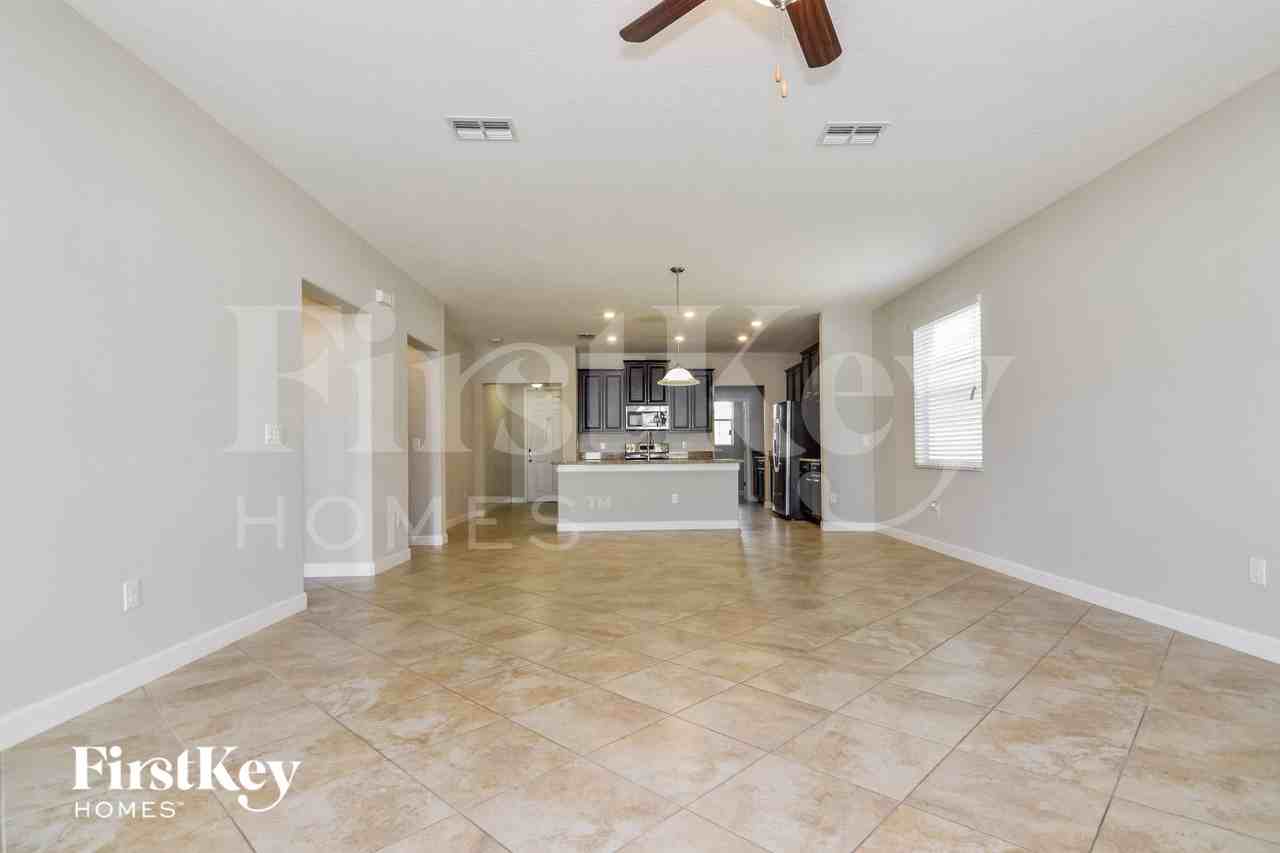 10018 Sage Creek Dr - Photo 3 of 15
