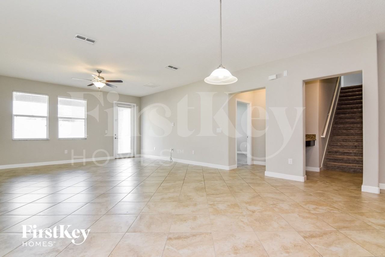 10018 Sage Creek Dr - Photo 4 of 15