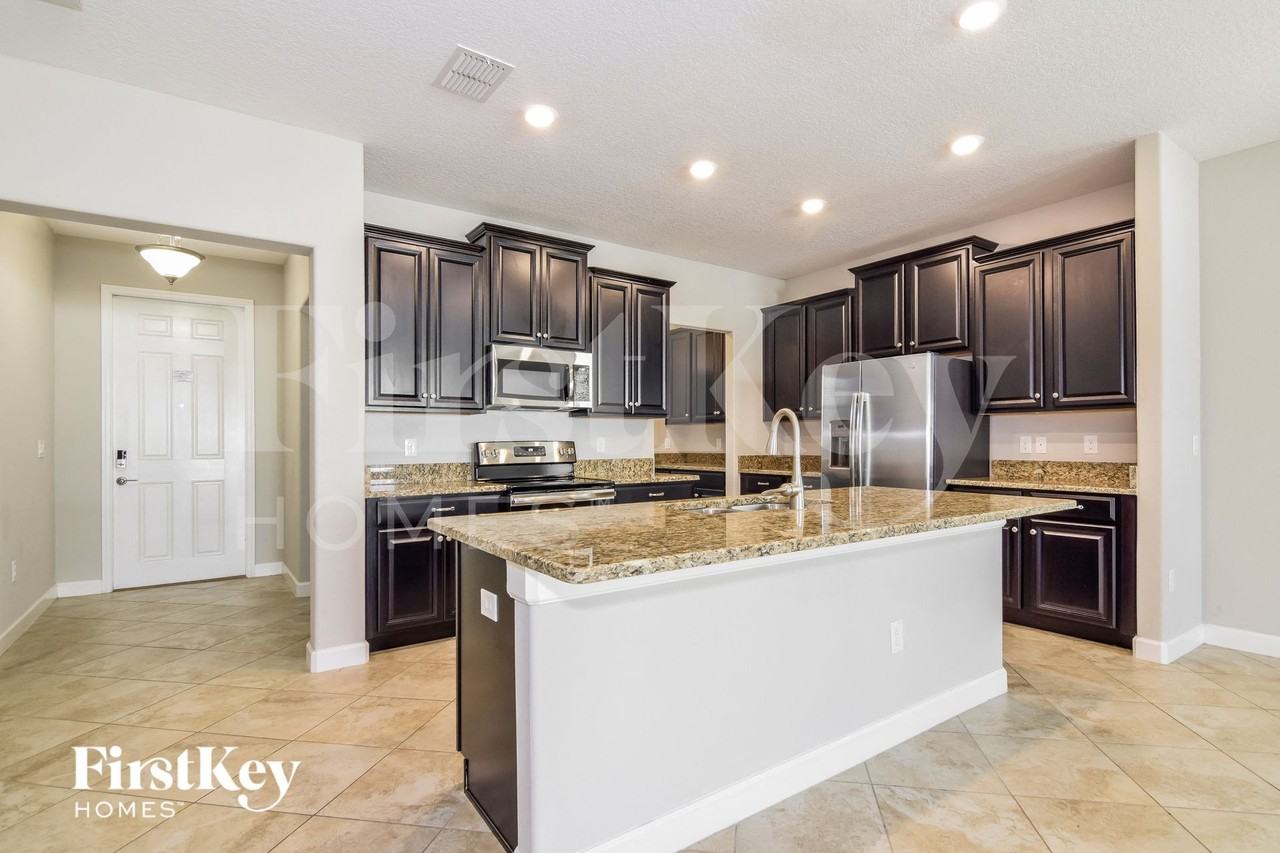 10018 Sage Creek Dr - Photo 5 of 15