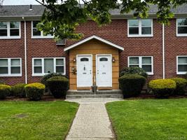 featured image of 60 Hiddink St #60