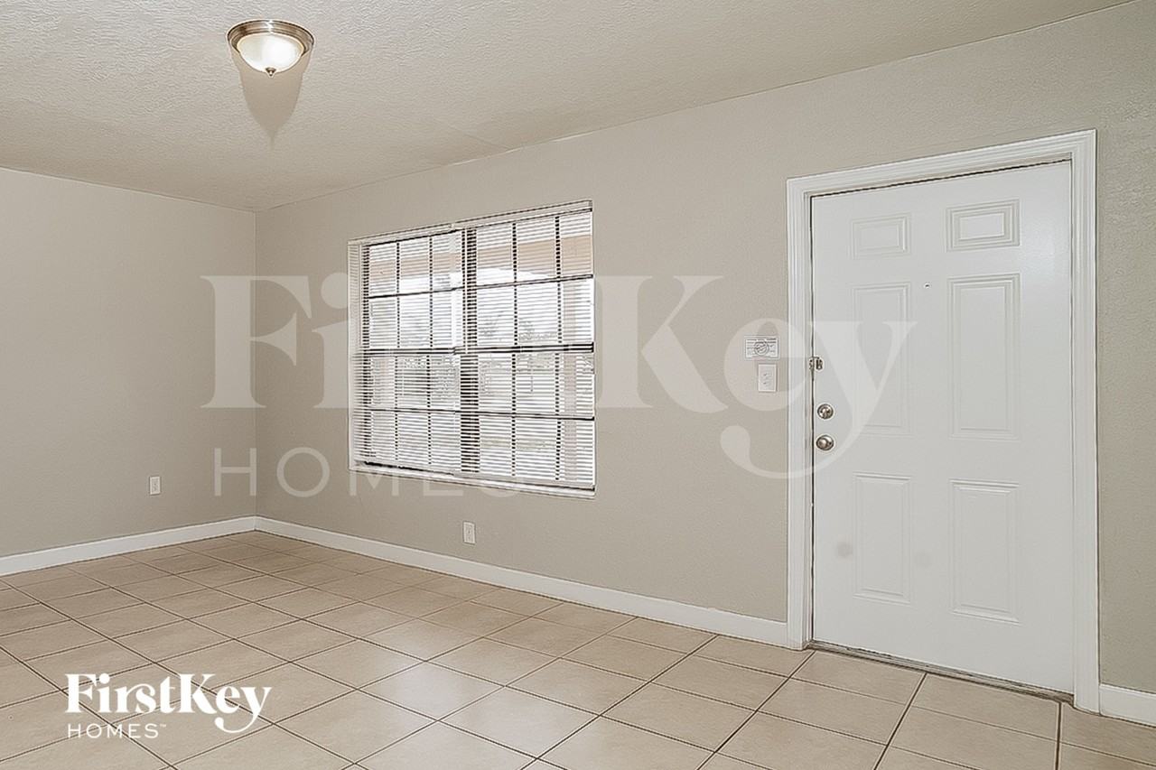 1000 Ne 211th Ter - Photo 3 of 16
