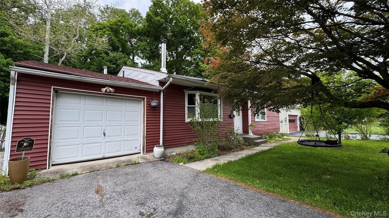 79 Phillips St - Photo 4 of 26