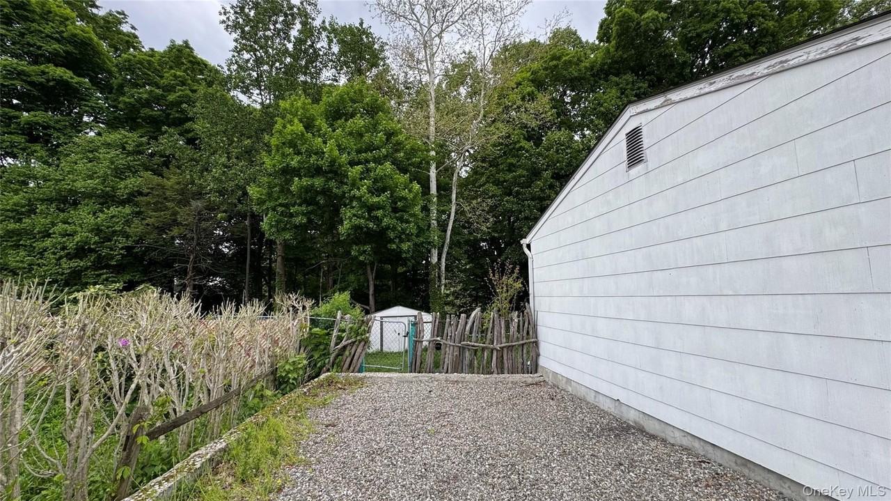 79 Phillips St - Photo 5 of 26