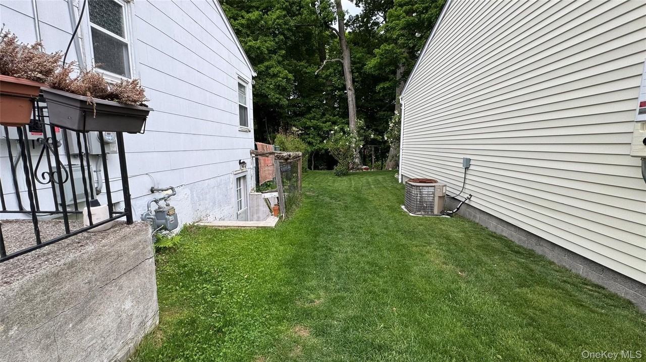 79 Phillips St - Photo 6 of 26