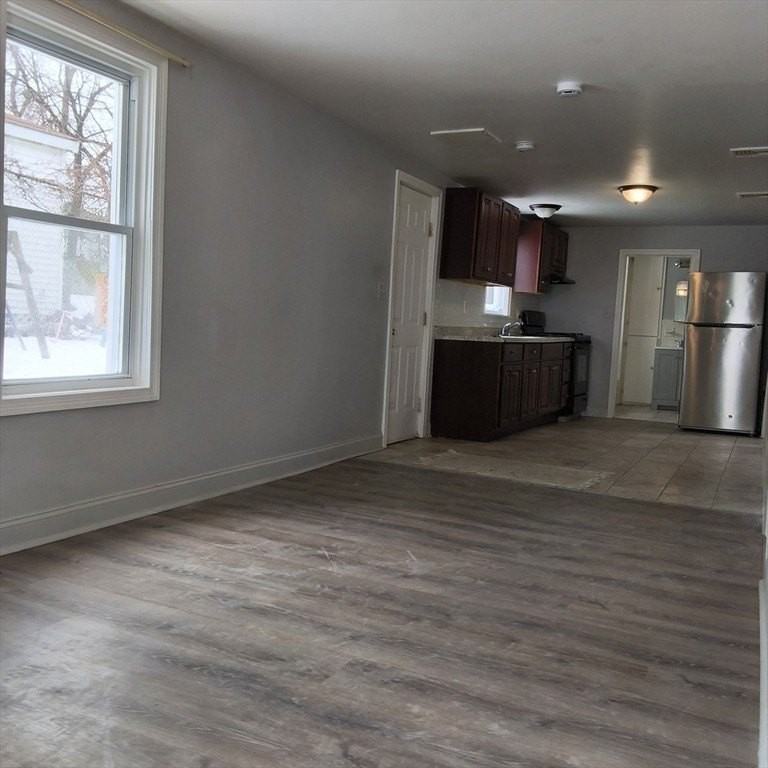 1808 Pleasant St #5 - Photo 3 of 11
