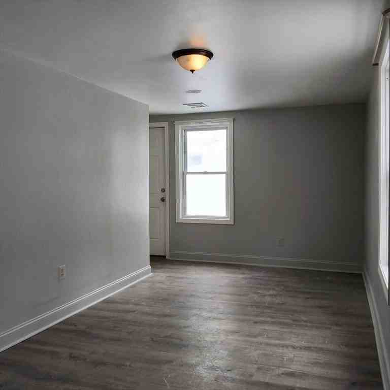 1808 Pleasant St #5 - Photo 4 of 11