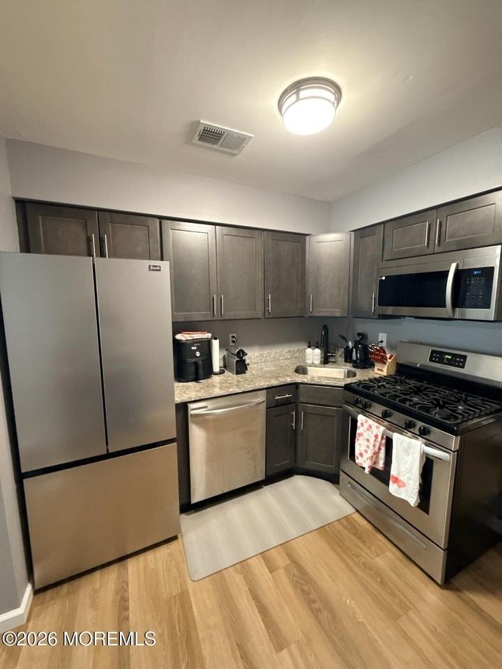 42 Diane Dr - Photo 5 of 9