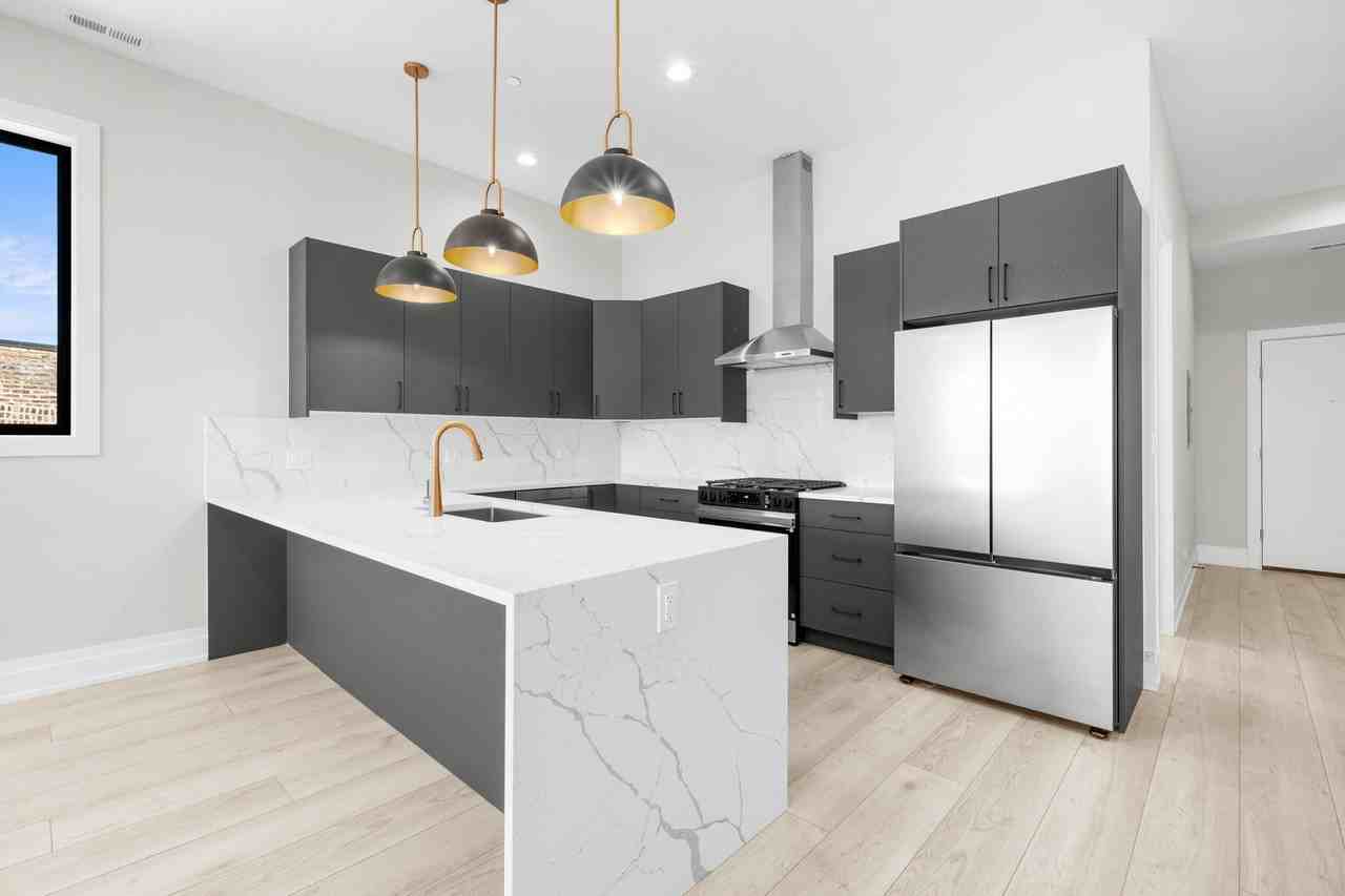 1331 W Taylor St #4 - Photo 3 of 27