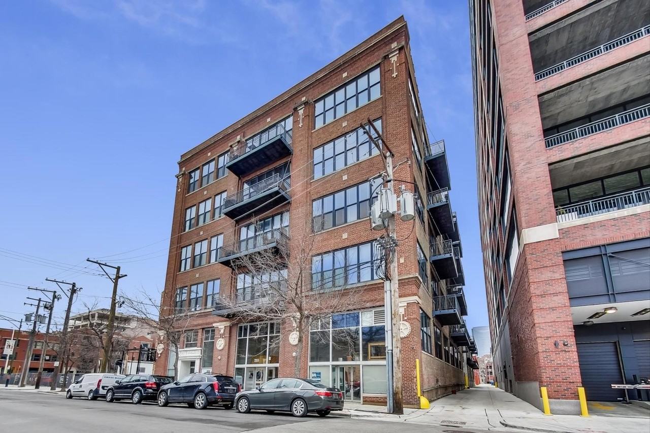 215 N Aberdeen St #210B - Photo 2 of 27
