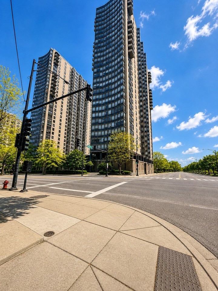 5701 N Sheridan Rd #29T - Photo 4 of 22