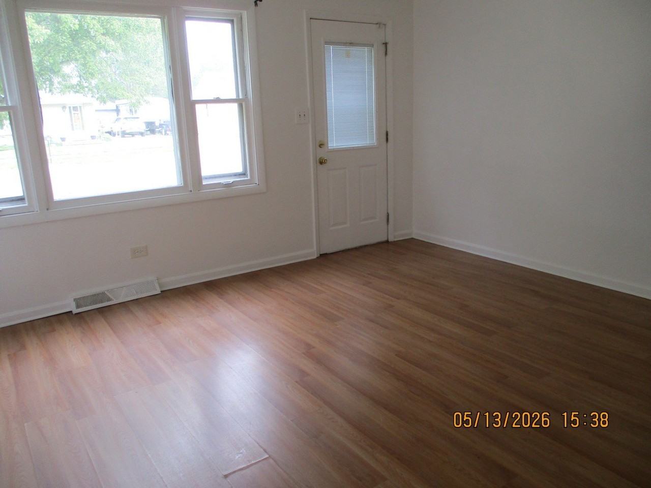 9806 Marion Ave - Photo 4 of 17