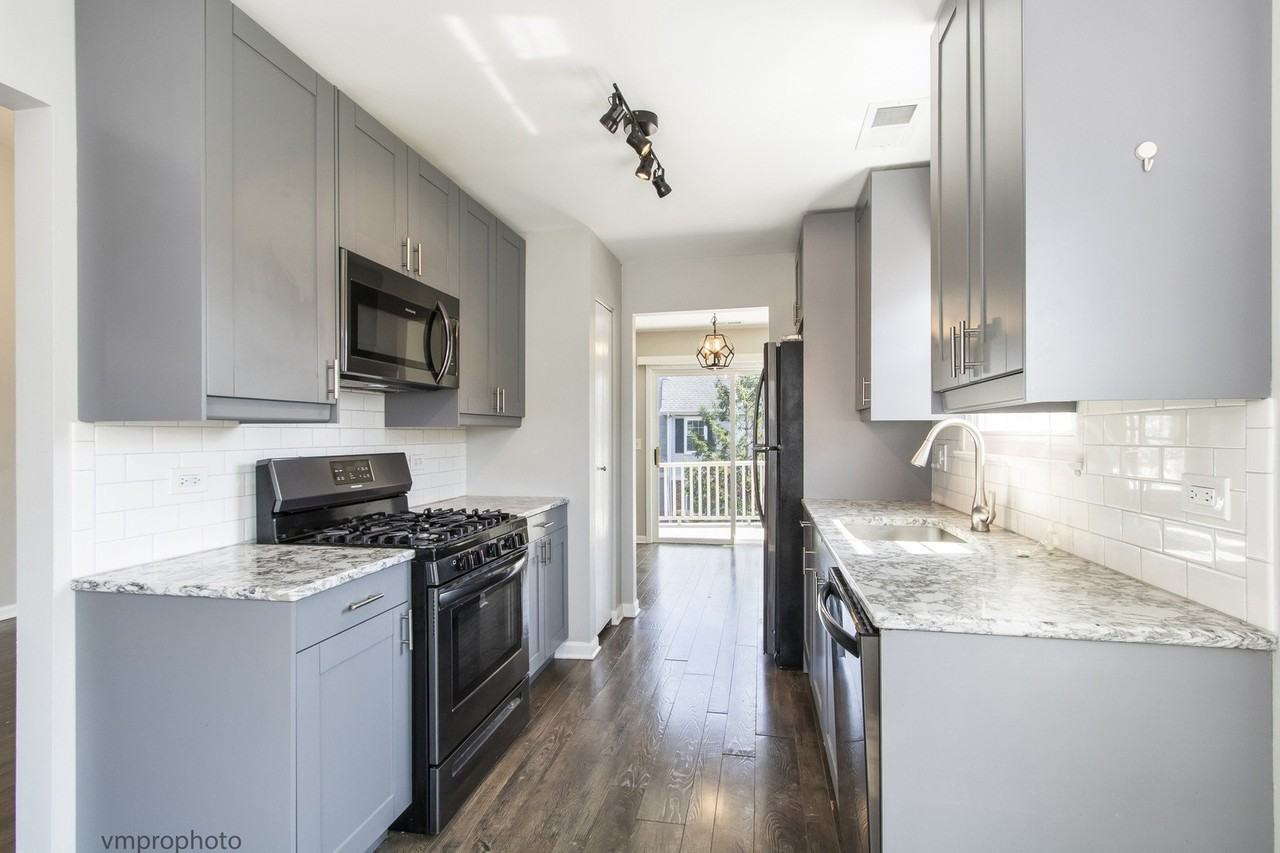 1233 S Wellington Ct - Photo 4 of 17