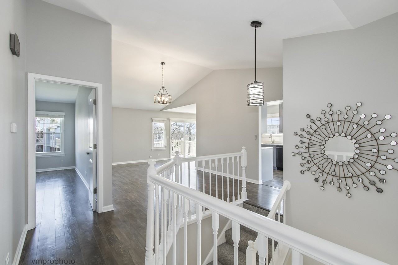 1233 S Wellington Ct - Photo 5 of 17