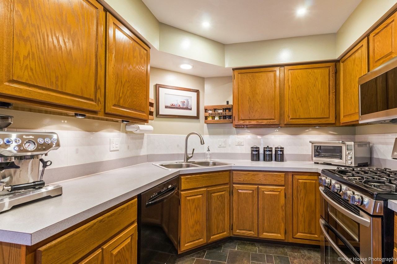 1439 Derby Ln - Photo 4 of 8