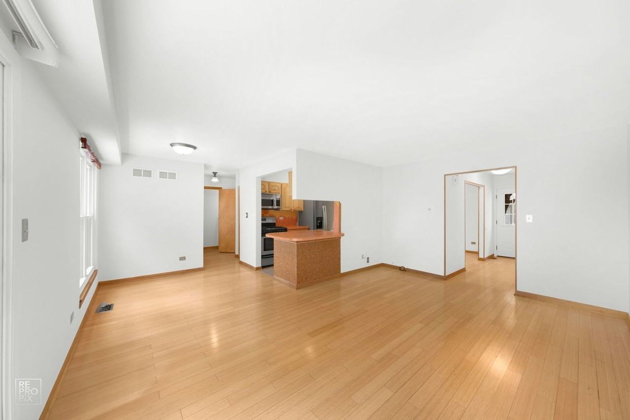 1555 N Gatewood Ave - Photo 4 of 17
