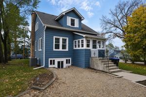 featured image of 3916 E Lake Shore Dr