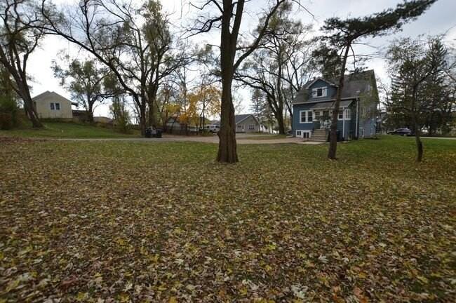 3916 E Lake Shore Dr - Photo 2 of 18