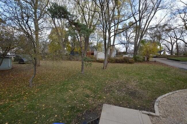 3916 E Lake Shore Dr - Photo 3 of 18