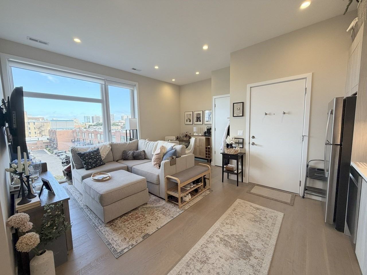 3757 N Sheffield Ave #302 - Photo 2 of 22