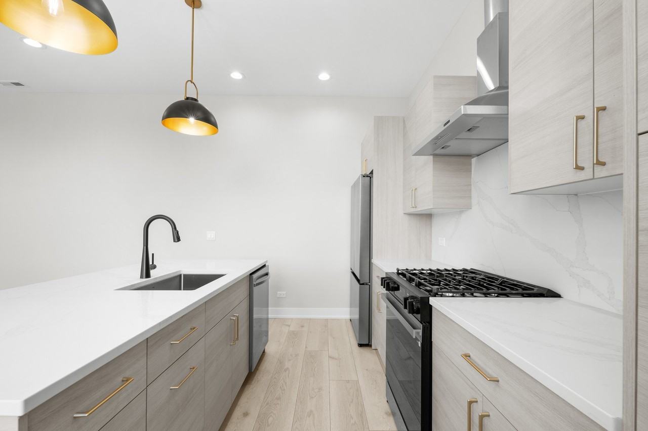1331 W Taylor St #2W - Photo 4 of 20