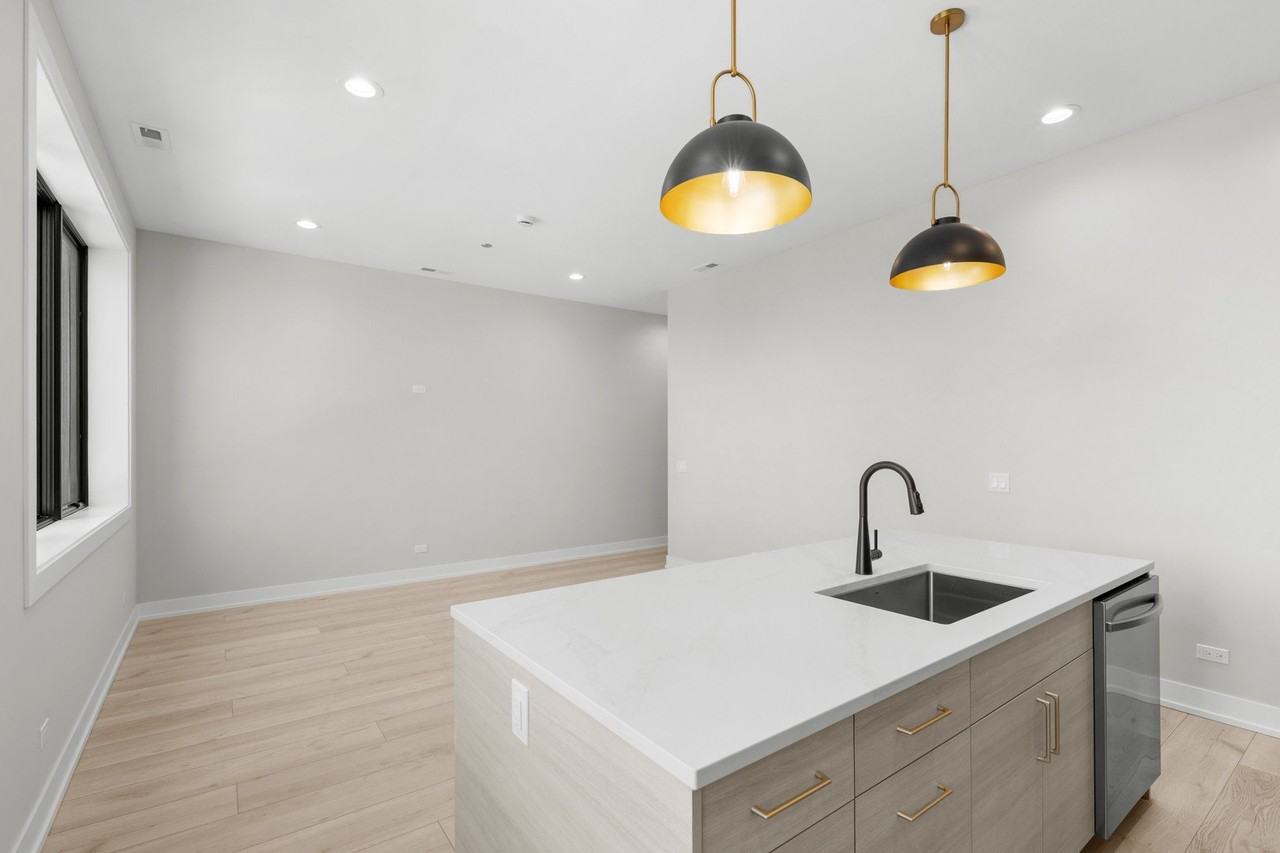 1331 W Taylor St #2W - Photo 6 of 20