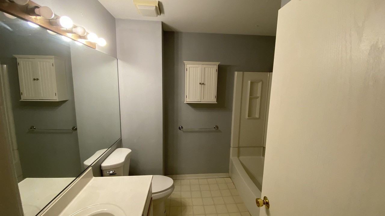 437 Valley Forge Ct #2 - Photo 6 of 9