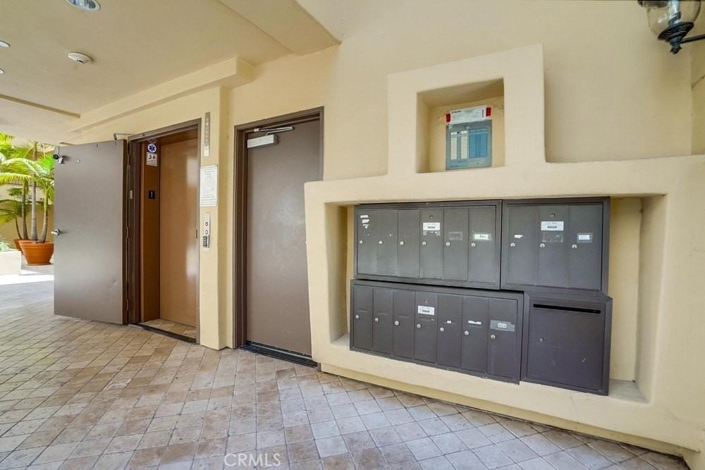 1522 Amherst Ave #402 - Photo 4 of 22