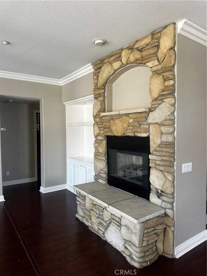 5762 Newcomb Ct - Photo 4 of 8
