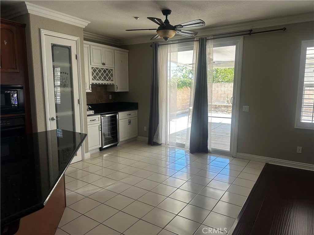 5762 Newcomb Ct - Photo 5 of 8
