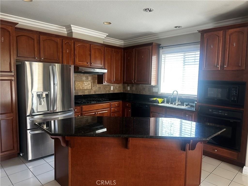 5762 Newcomb Ct - Photo 6 of 8