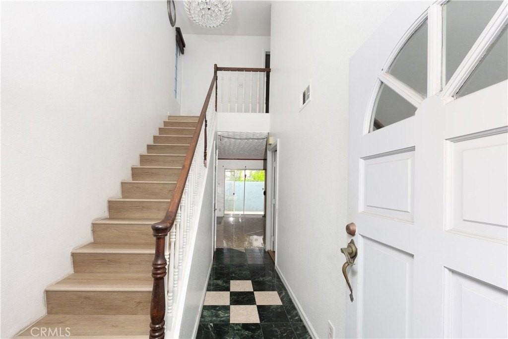 14033 Mcclure Ave - Photo 4 of 30