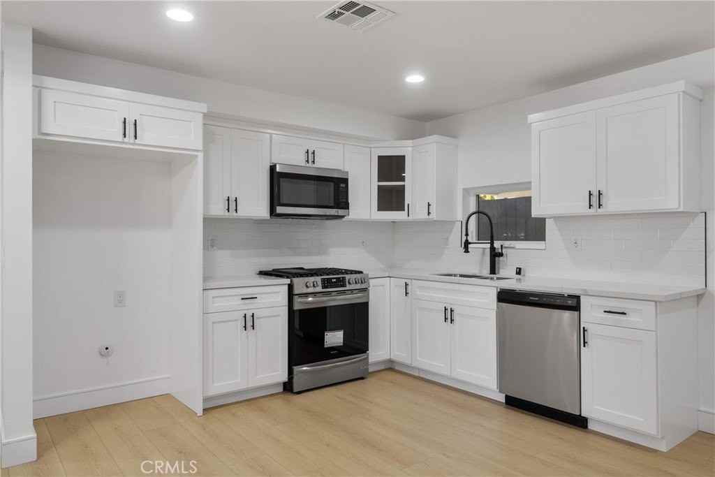 2708 S Cochran Ave - Photo 2 of 18