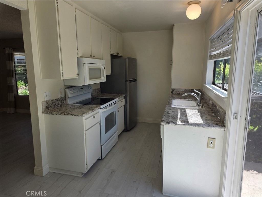 253 Streamwood - Photo 2 of 8