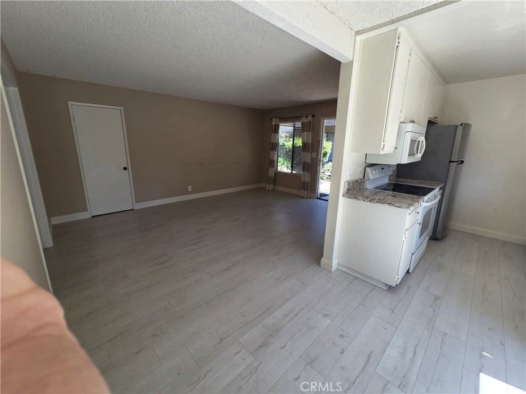 253 Streamwood - Photo 5 of 8