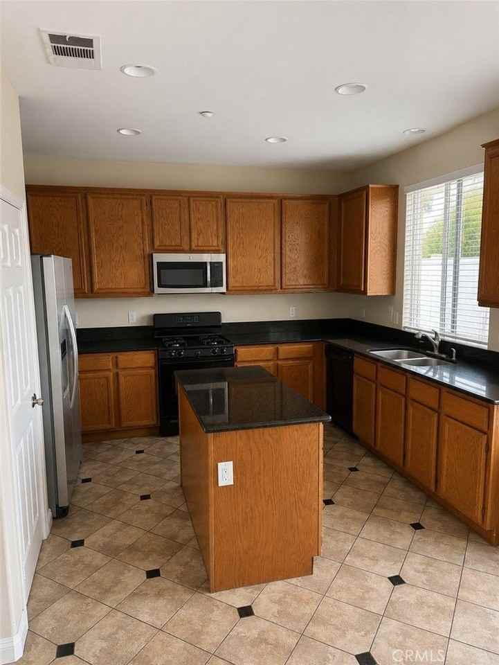 1646 Palermo Dr - Photo 4 of 9