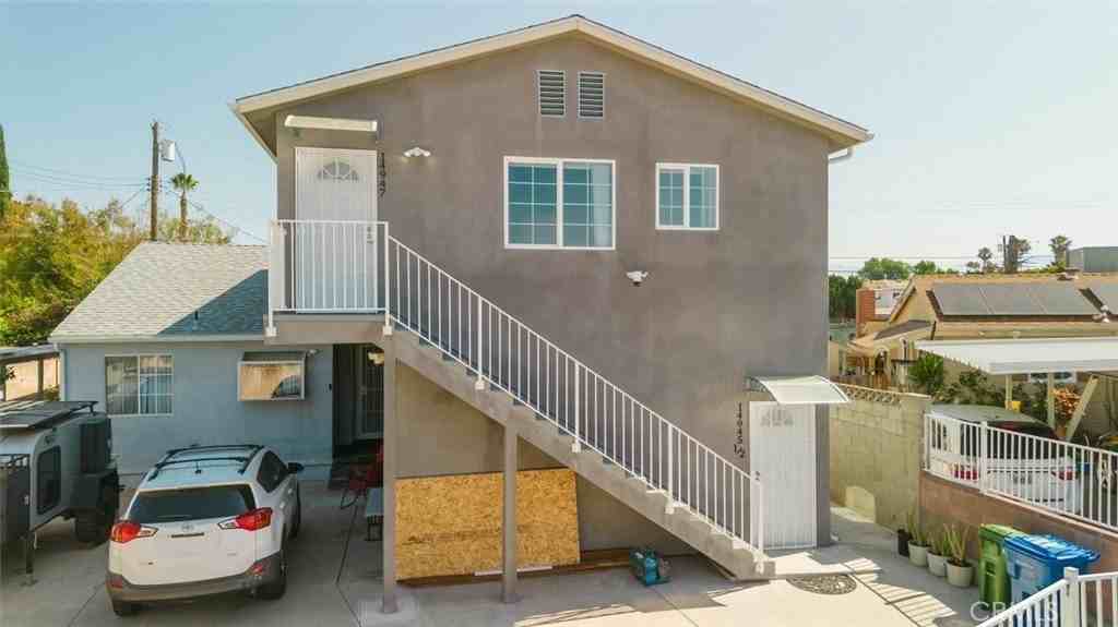 14947 Marson St - Photo 3 of 31