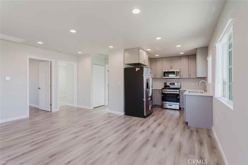 14947 Marson St - Photo 5 of 31