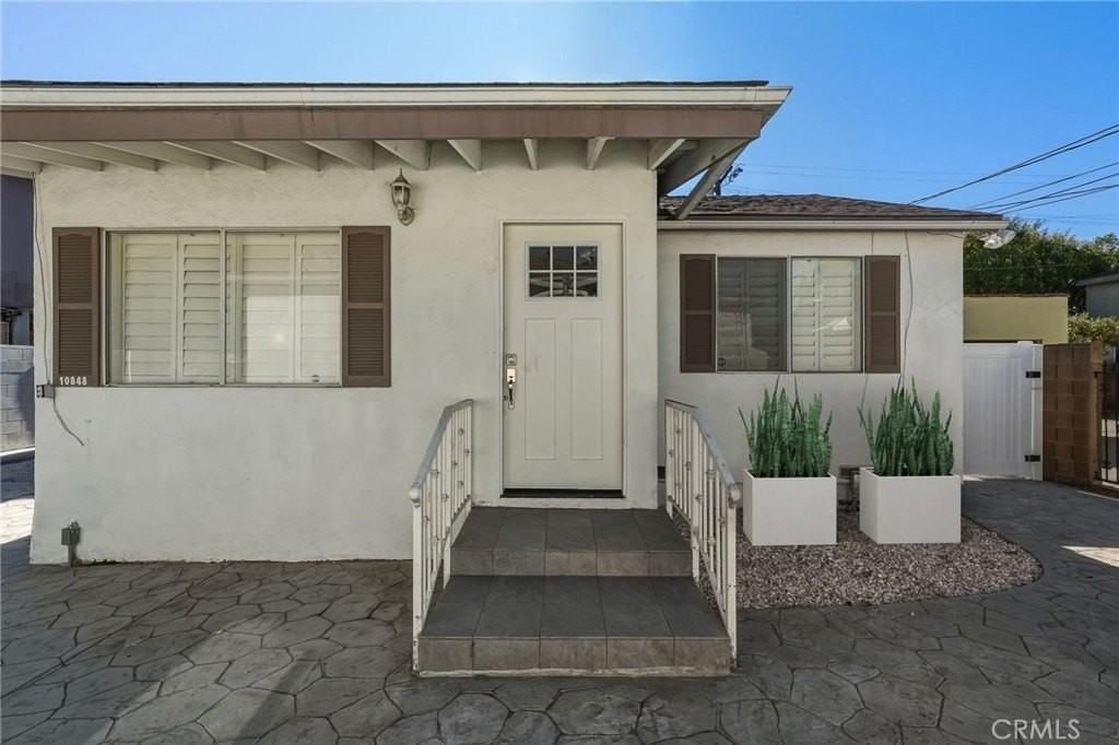 10848 Huston St - Photo 3 of 33