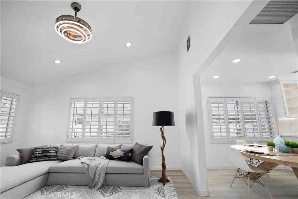 10848 Huston St - Photo 5 of 33