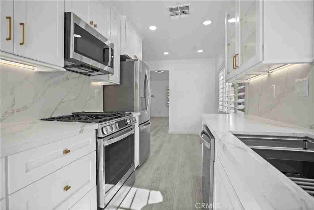 10848 Huston St - Photo 7 of 33