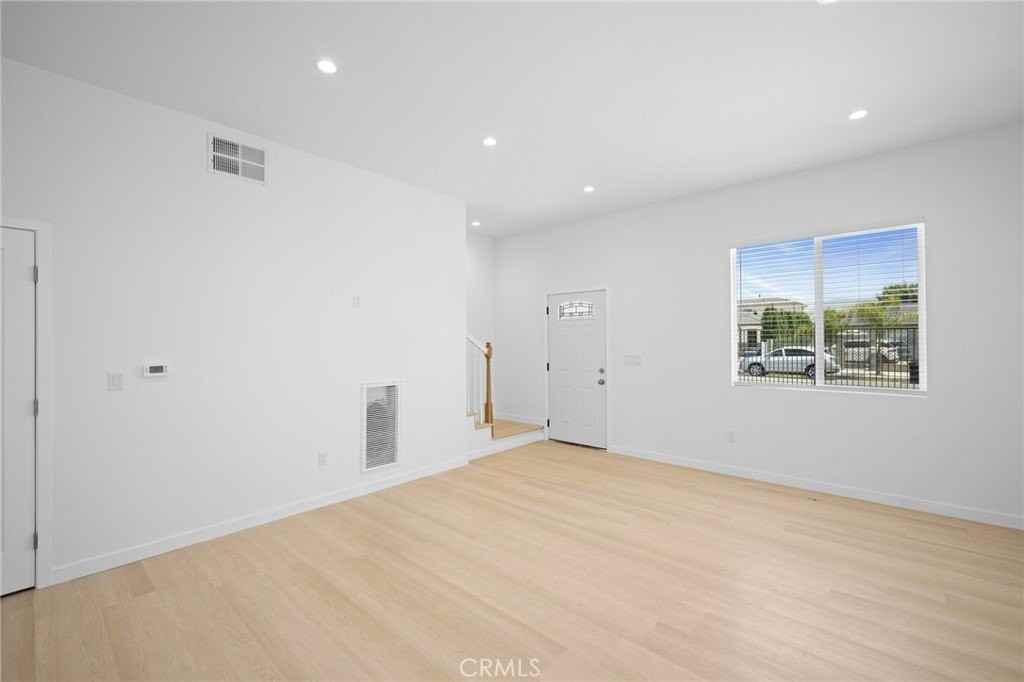 7247 Cleon Ave - Photo 4 of 16