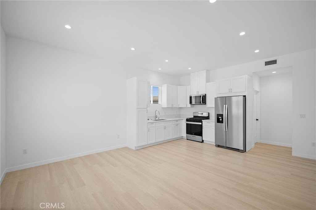 7247 Cleon Ave - Photo 5 of 16