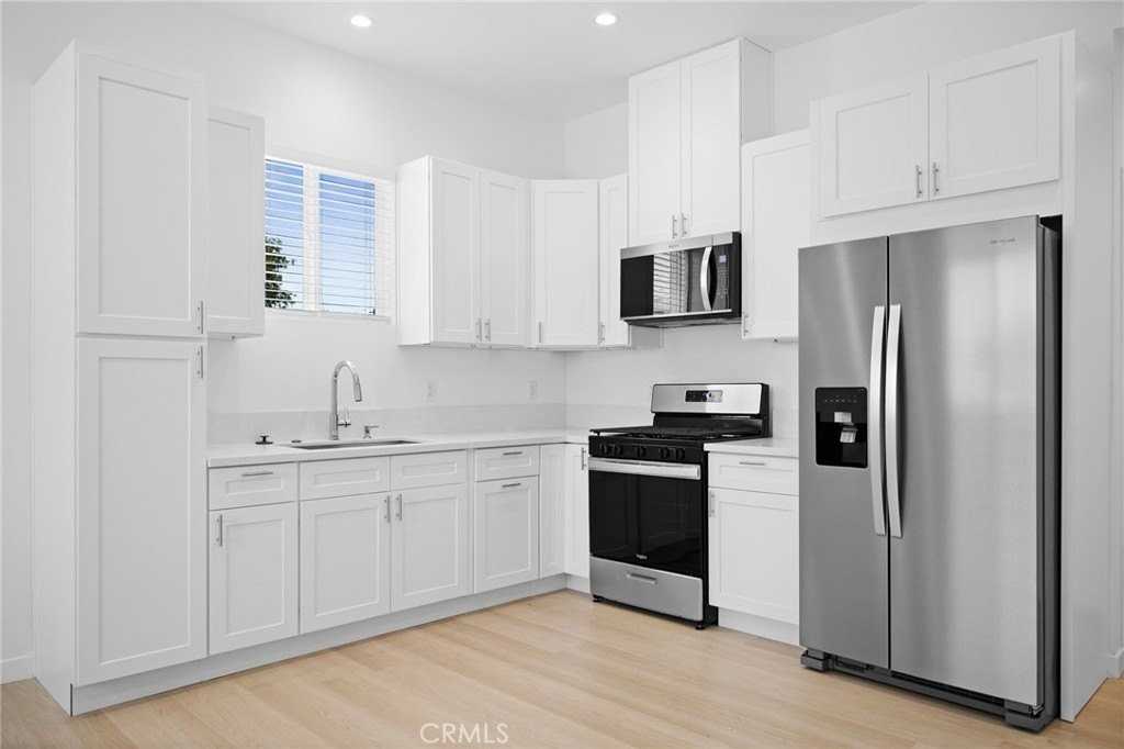 7247 Cleon Ave - Photo 7 of 16