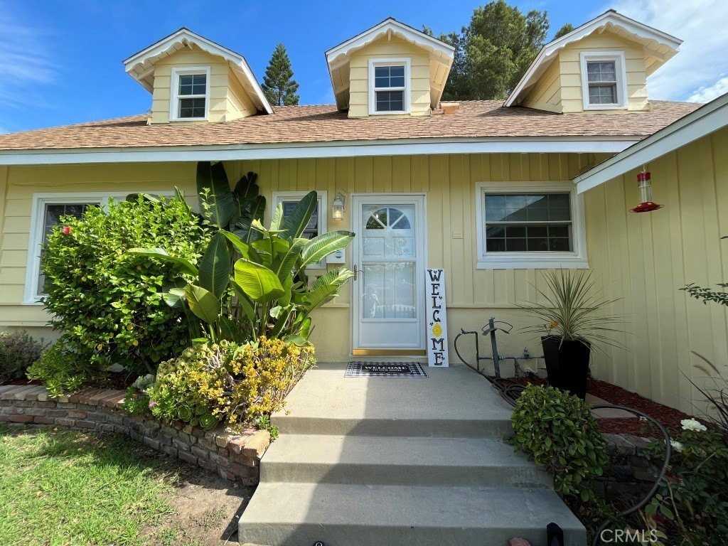 17115 Bircher St - Photo 3 of 30