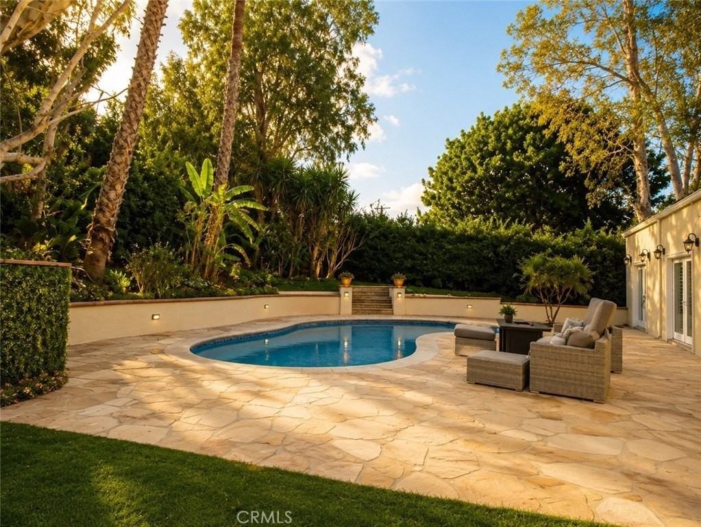 18048 Karen Dr - Photo 4 of 28