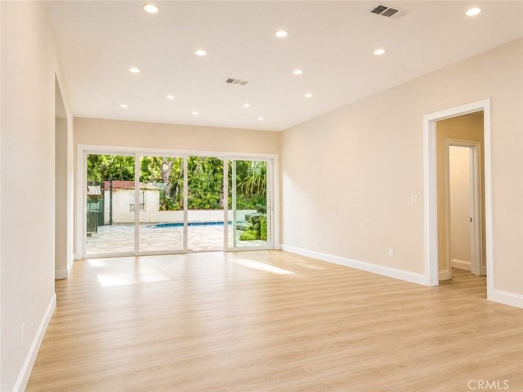 18048 Karen Dr - Photo 5 of 28