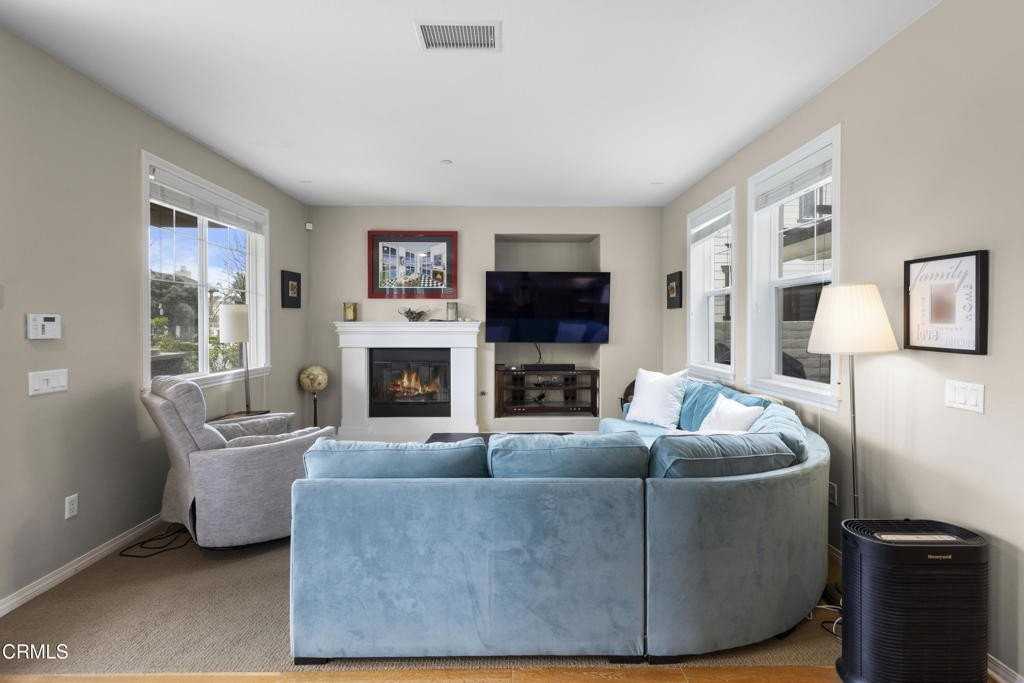1423 Caspian Way - Photo 5 of 43