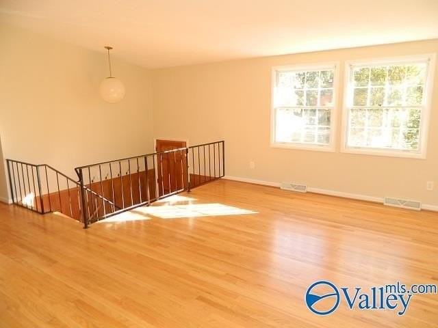 920 Sommerset Rd Se - Photo 2 of 18
